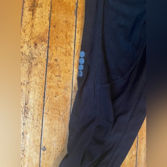 Bench | Capris - Picture 2 of 12